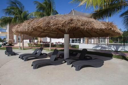 Departamento En Cancun Con 7 Albercas Tipo Playa Y Laguna מראה חיצוני תמונה